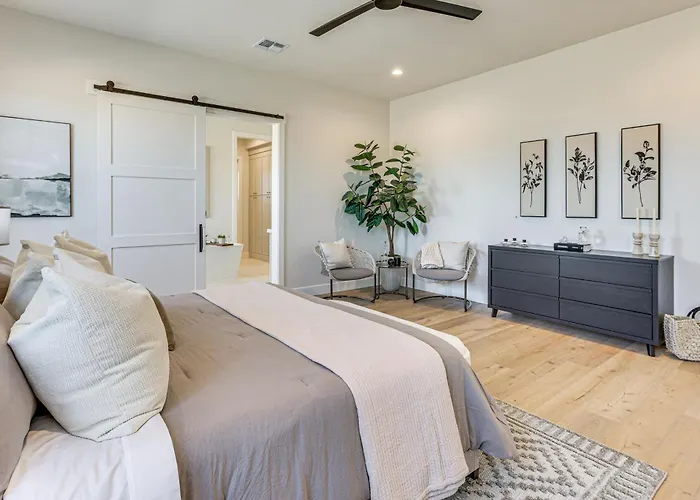Upscale Oasis! Luxe Chandler Gem W/ Patio Holiday home *