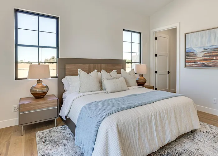 Upscale Oasis! Luxe Chandler Gem W/ Patio Holiday home Sun Lakes