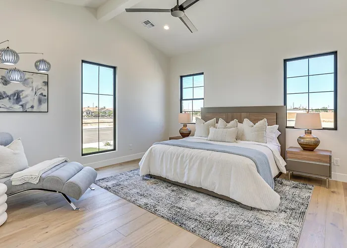 Upscale Oasis! Luxe Chandler Gem W/ Patio Holiday home
