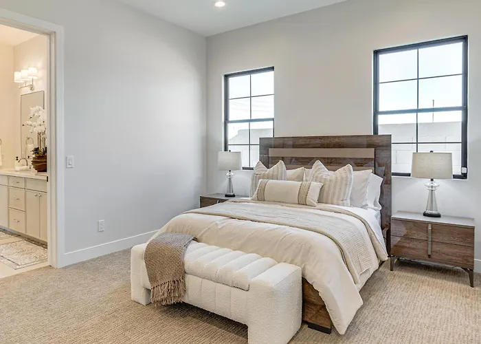 Holiday home Upscale Oasis! Luxe Chandler Gem W/ Patio *